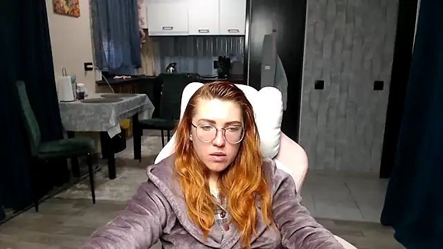 Reginasmilee online show from 04-21-26, 02:51