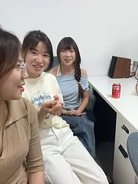 Snapshot of YY-1-1-1 chatting on 06-24-26, 07:07 YY-1-1-1 online show from 06-24-26, 07:07