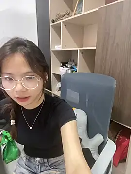 Snapshot of YY-1-1-1 chatting on 06-25-26, 07:13 YY-1-1-1 online show from 06-25-26, 07:13