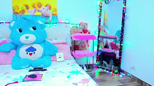 Snapshot of Fabiana- chatting on 06-26-26, 10:36 Fabiana- online show from 06-26-26, 10:36