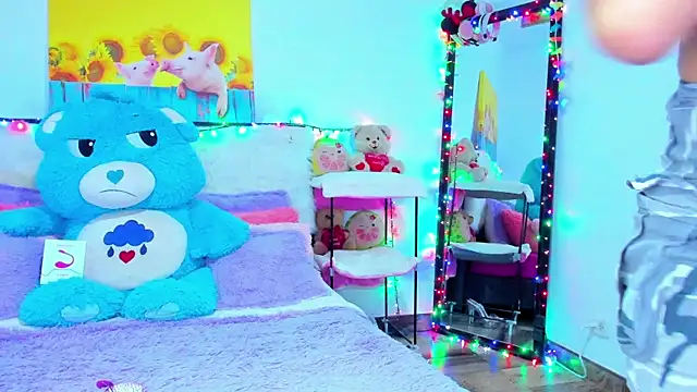 Snapshot of Fabiana- chatting on 08-01-26, 03:39 Fabiana- online show from 08-01-26, 03:39
