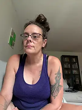 Snapshot of MatildaJane5 chatting on 07-10-26, 03:25 MatildaJane5 online show from 07-10-26, 03:25
