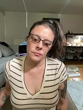 Snapshot of MatildaJane5 chatting on 07-22-26, 06:11 MatildaJane5 online show from 07-22-26, 06:11