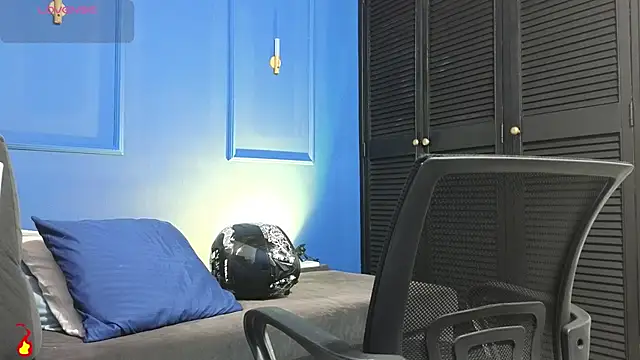 Snapshot of Kiing_001 chatting on 07-04-26, 01:17 Kiing 001 online show from 07-04-26, 01:17