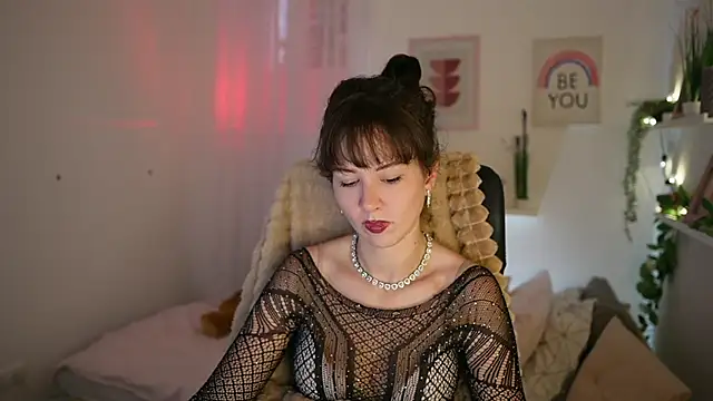 Daisy Lowe online show from 07-30-26, 02:27
