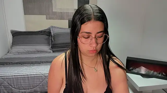 Snapshot of kaylavg chatting on 06-27-26, 12:22 kaylavg online show from 06-27-26, 12:22