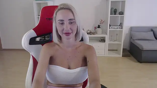 Snapshot of Blondie_VIP chatting on 07-16-26, 08:09 Blondie VIP online show from 07-16-26, 08:09