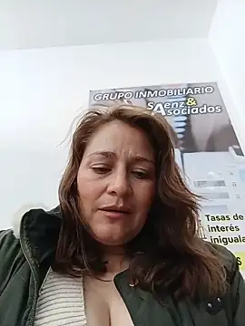 Snapshot of LUISA--30 chatting on 07-28-26, 03:21 LUISA--30 online show from 07-28-26, 03:21