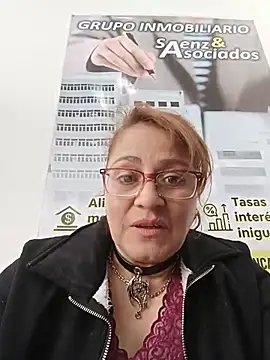 Snapshot of LUISA--30 chatting on 07-29-26, 01:42 LUISA--30 online show from 07-29-26, 01:42