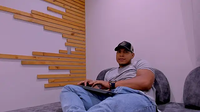 Snapshot of Maximo_montana chatting on 07-29-26, 01:04 Maximo montana online show from 07-29-26, 01:04