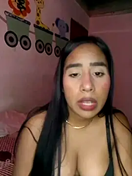 Snapshot of alice_xoxo_ chatting on 07-17-26, 11:17 alice xoxo online show from 07-17-26, 11:17
