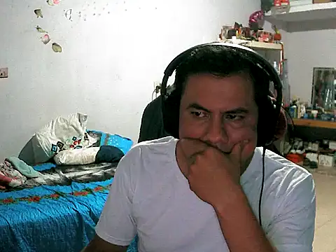 Snapshot of Dan_eli15 chatting on 07-14-26, 07:35 Dan eli15 online show from 07-14-26, 07:35