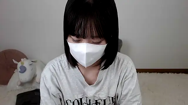 Snapshot of mi_v chatting on 07-15-26, 03:28 mi v online show from 07-15-26, 03:28