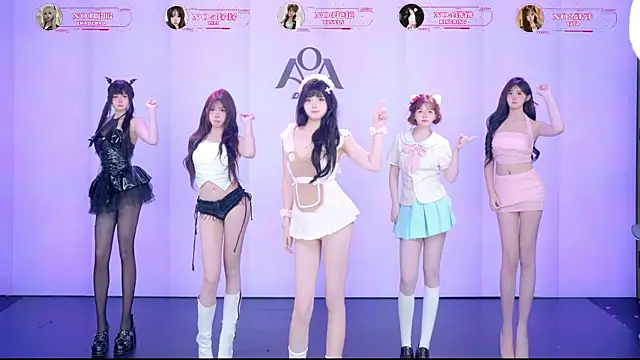 Snapshot of AOA-001 chatting on 07-25-26, 12:25 AOA-001 online show from 07-25-26, 12:25