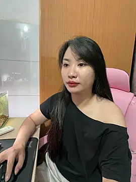 Snapshot of QuynhAnh68 chatting on 07-10-26, 01:43 QuynhAnh68 online show from 07-10-26, 01:43