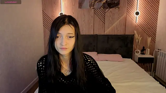Emily Carteri online show from 07-14-26, 12:46