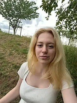 Snapshot of CarlottaRose chatting on 07-01-26, 12:40 CarlottaRose online show from 07-01-26, 12:40