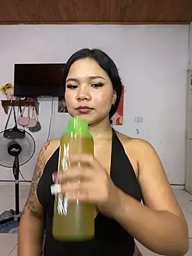 Snapshot of kiaradolls chatting on 07-18-26, 01:32 kiaradolls online show from 07-18-26, 01:32