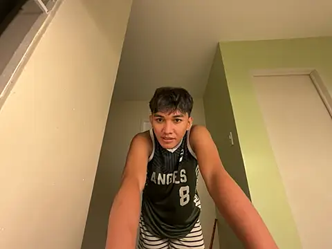xZenithx  online show from 07-06-26, 02:25