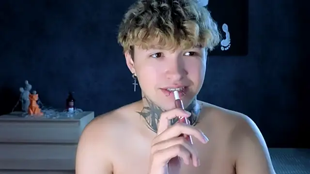 Snapshot of JonnyDarkk chatting on 07-14-26, 09:14 JonnyDarkk online show from 07-14-26, 09:14