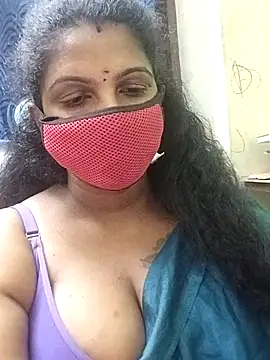 Snapshot of Poojitha-Queen chatting on 07-02-26, 05:30 Poojitha-Queen online show from 07-02-26, 05:30