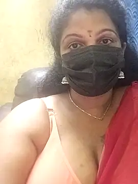 Snapshot of Poojitha-Queen chatting on 07-24-26, 05:00 Poojitha-Queen online show from 07-24-26, 05:00