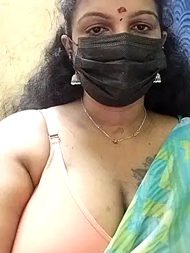 Snapshot of Poojitha-Queen chatting on 07-29-26, 05:22 Poojitha-Queen online show from 07-29-26, 05:22