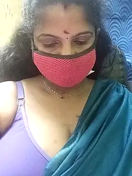 Snapshot of Poojitha-Queen chatting on 07-31-26, 05:45 Poojitha-Queen online show from 07-31-26, 05:45