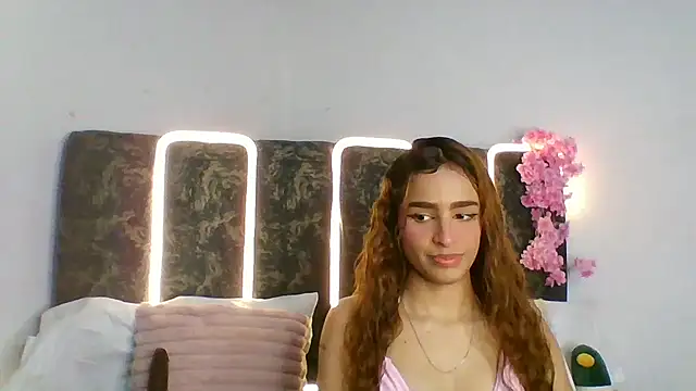 Snapshot of luany_moon chatting on 07-30-26, 04:00 luany moon online show from 07-30-26, 04:00