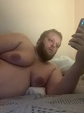 Snapshot of Tallbellybear chatting on 07-17-26, 06:57 Tallbellybear online show from 07-17-26, 06:57