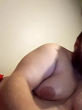 Snapshot of Tallbellybear chatting on 07-23-26, 04:16 Tallbellybear online show from 07-23-26, 04:16