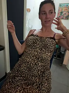 Snapshot of Rosiela chatting on 07-22-26, 09:06 Rosiela online show from 07-22-26, 09:06