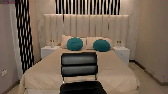 Snapshot of EmyLourens chatting on 07-10-26, 07:05 EmyLourens online show from 07-10-26, 07:05