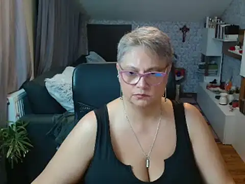 NewHellen4you online show from 06-30-26, 10:44