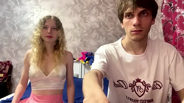 Cute  Couple  online show from 07-15-26, 07:30