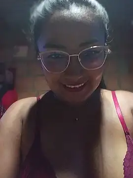 Snapshot of chells_ chatting on 07-26-26, 01:03 chells online show from 07-26-26, 01:03