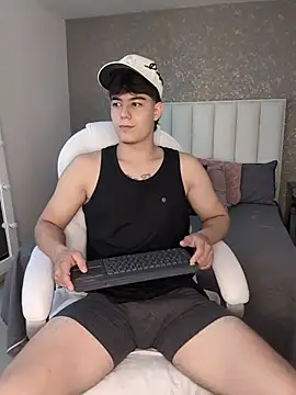 MaxCruz  online show from 07-15-26, 07:08