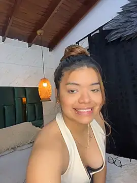 Snapshot of mia_castano chatting on 07-12-26, 11:01 mia castano online show from 07-12-26, 11:01