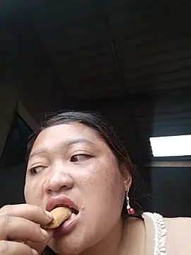 Snapshot of Vy-vi chatting on 07-17-26, 02:18 Vy-vi online show from 07-17-26, 02:18