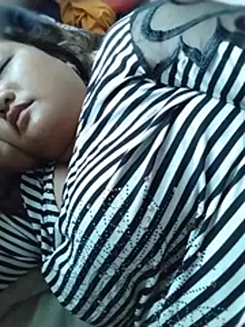 Snapshot of Vy-vi chatting on 07-25-26, 06:44 Vy-vi online show from 07-25-26, 06:44
