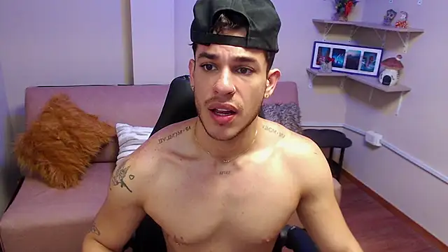 Snapshot of _Juan023_ chatting on 07-14-26, 02:16 Juan023 online show from 07-14-26, 02:16