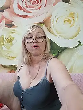 Snapshot of Rita-berry chatting on 07-19-26, 06:28 Rita-berry online show from 07-19-26, 06:28