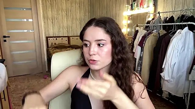CrispyVeil online show from 07-30-26, 10:03
