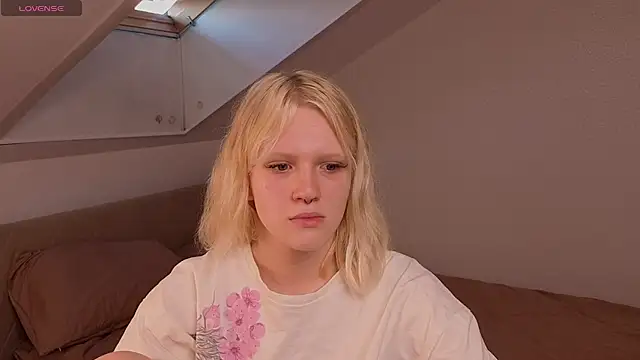 Lilly Jhonass online show from 07-17-26, 01:12