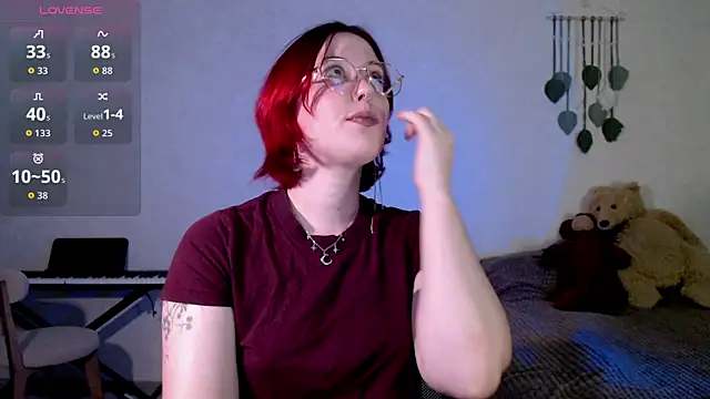 Snapshot of ember_lune chatting on 08-03-26, 02:22 ember lune online show from 08-03-26, 02:22