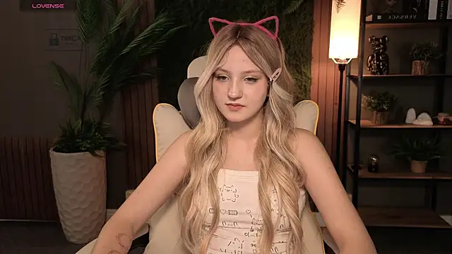 Snapshot of Aliselle chatting on 07-12-26, 03:25 Aliselle online show from 07-12-26, 03:25