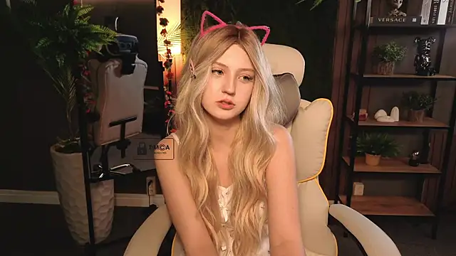 Snapshot of Aliselle chatting on 07-15-26, 03:28 Aliselle online show from 07-15-26, 03:28