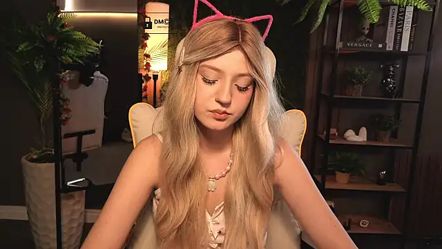 Snapshot of Aliselle chatting on 07-18-26, 03:38 Aliselle online show from 07-18-26, 03:38