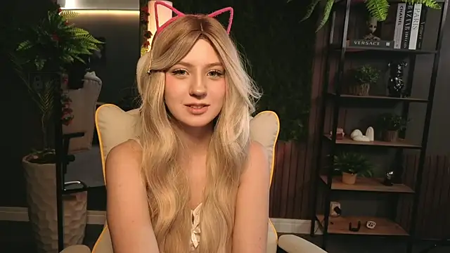 Snapshot of Aliselle chatting on 07-19-26, 02:10 Aliselle online show from 07-19-26, 02:10