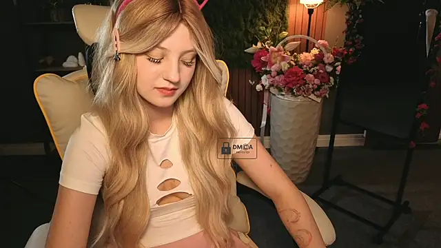 Snapshot of Aliselle chatting on 07-20-26, 03:47 Aliselle online show from 07-20-26, 03:47